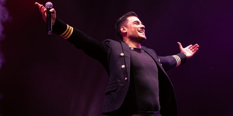 Carlos Rivera en Christmas by Starlite